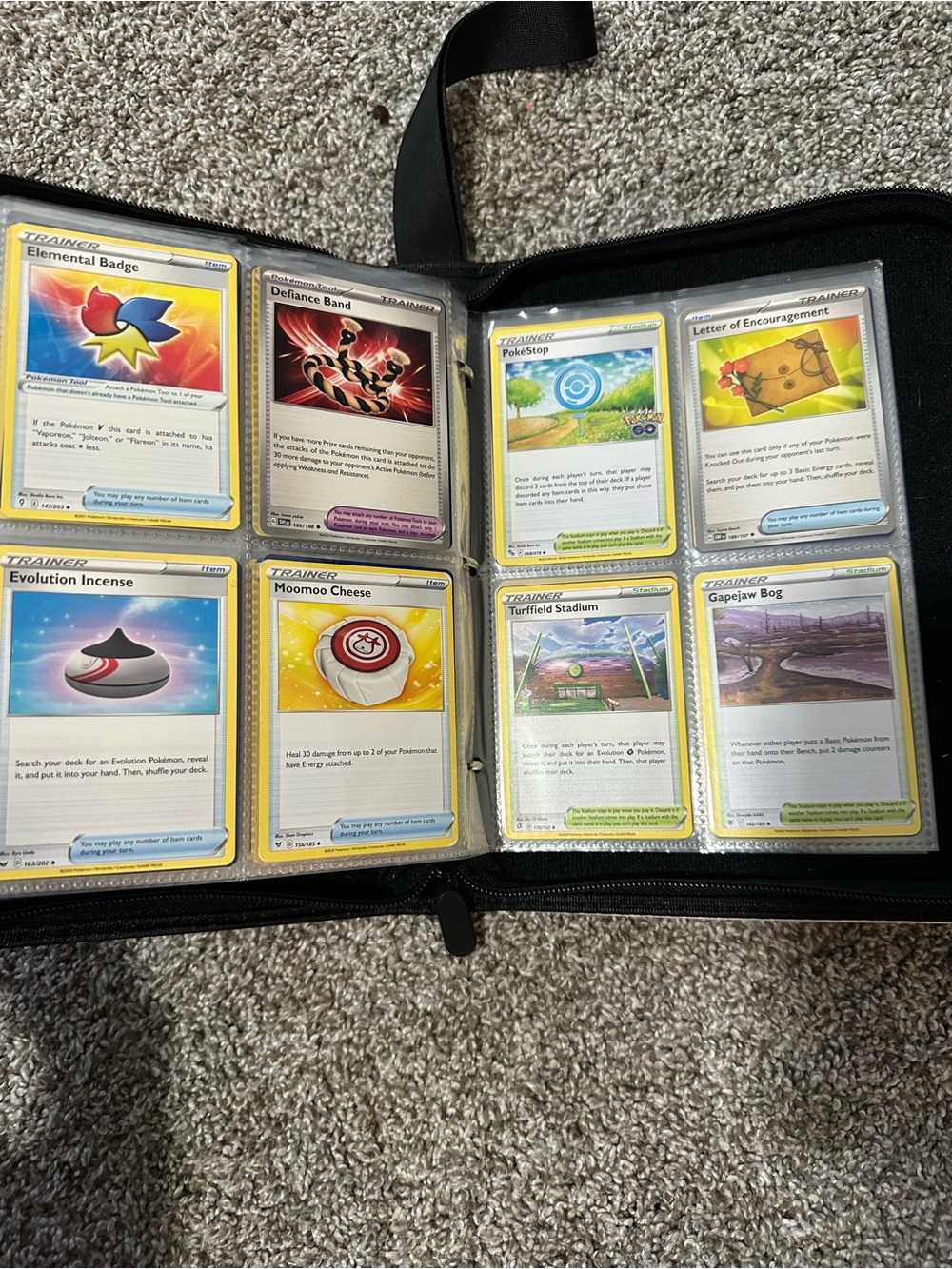 Pokémon Binder Filled with 400+ Cards! - Picture 12 of 12